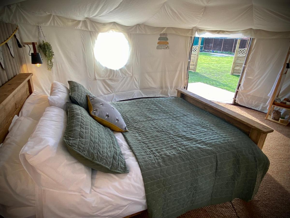 Between Rivers @ The Old George Luxury tent Sykehouse