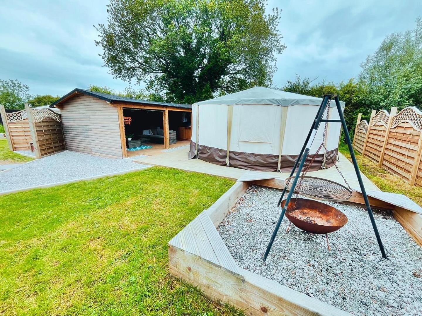 Luxury tent Between Rivers @ The Old George *